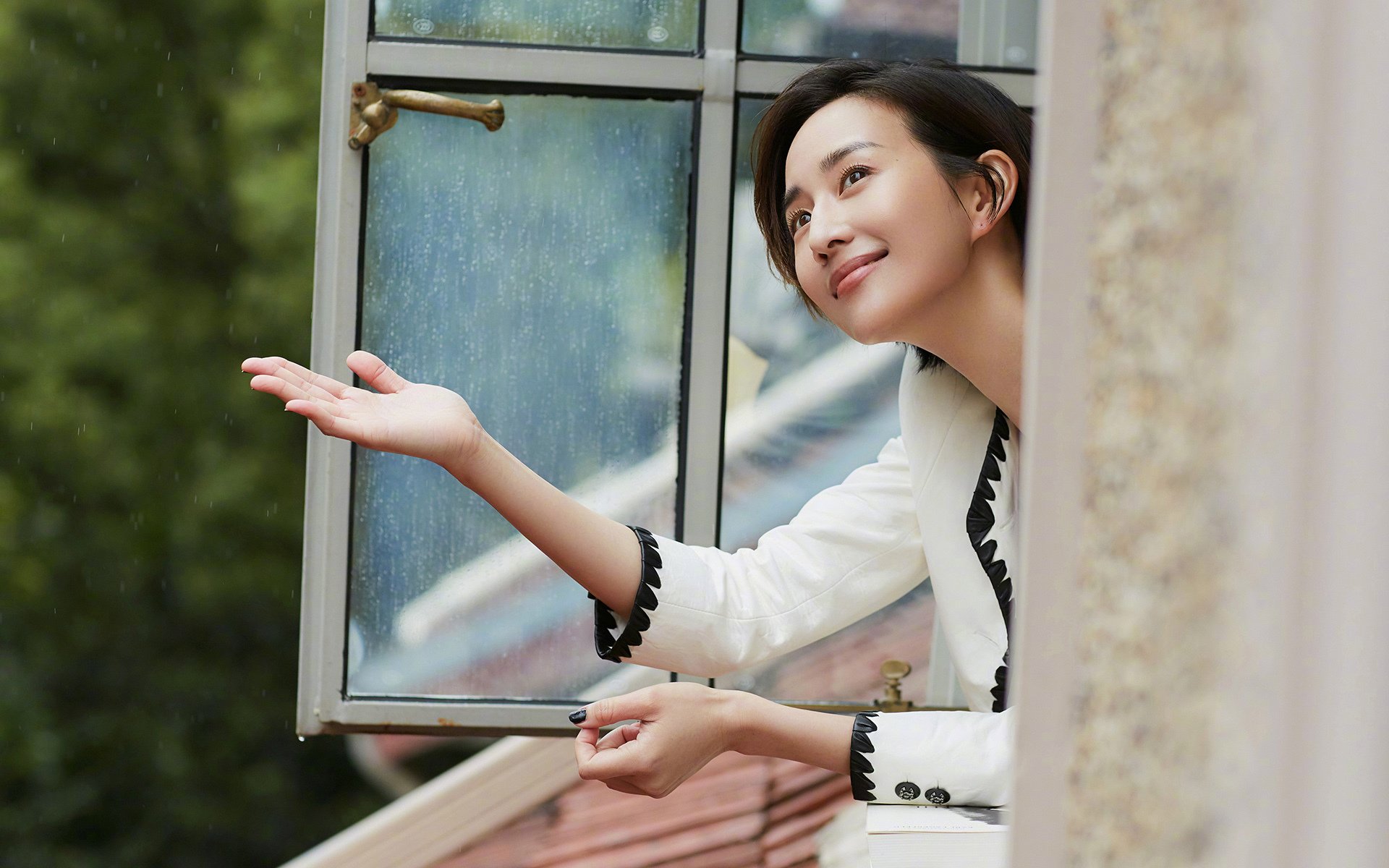 开云APP-Black &amp; White &amp; Read All Over